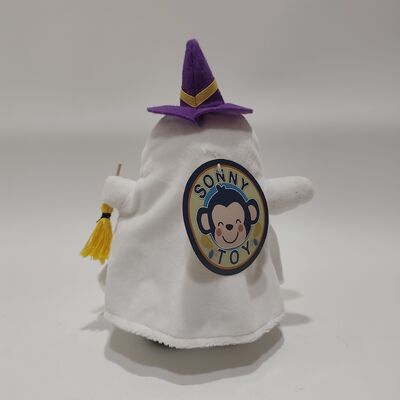 হ্যাঁট পরা এবং ঝাঁটা হাতে হ্যালোইন সাদা ভূত